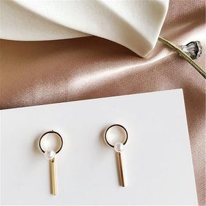 Geometric hollow pearl earrings